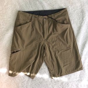 Patagonia Men’s Quandry Shorts 8” or 10” sz 33